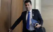 Кирил Петков за снимката с Антон Славчев: Движех се по тротоара и го видях