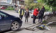 10-годишен зад волана удари автобусна спирка в София