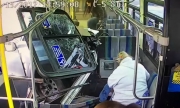 Джип се заби в автобус в Ню Йорк (ВИДЕО)