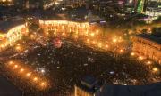 В Армения: Революцията продължава