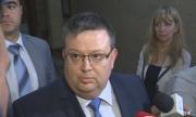 Натискът срещу Цацаров се засилва