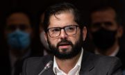 Замериха президента на Чили с камък при първото му посещение в провинцията