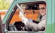 Сватбата на 17-годишния Адам Кадиров: Синът на чеченския лидер стреля със златен пистолет от лимитиран Mercedes ВИДЕО