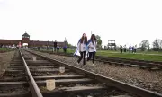 В Полша започна разследване срещу евродепутат, според когото газовите камери в Аушвиц са "фейк"