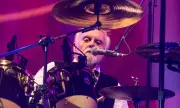 Барабанистът на Queen Роджър Тейлър стана на 76 г.