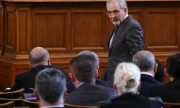 Местан: Господин Президент, останете достоен!