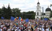 Хиляди по улиците: какво става в Молдова?