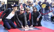 Членовете на Jane&apos;s Addiction се съдят помежду си заради сбиване на сцената (ВИДЕО)