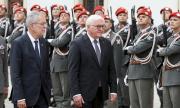 Няма лесен отговор за кризата с мигрантите