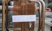 Запечатаха централата на ДПС на бул. "Александър Стамболийски", депутатите около Доган чакат среща с премиера 