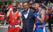 Обединени с ръкавици срещу агресията и за по-добър живот