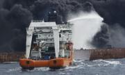 Извадиха телата на моряци от горящия танкер