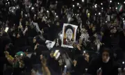 Траур в Техеран! Десетки хиляди иранци изпратиха за последно президента Ебрахим Раиси
