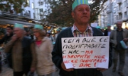 Протест със затворнически шапки срещу рекета на общината