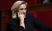 Льо Пен призова Макрон да избере между оставка или разпускане на парламента
