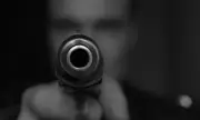 Младеж простреля двама мъже със самоделно оръжие в Чирпан