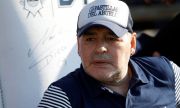 Погребаха Марадона до родителите му