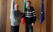 Българския посланик в Русия връчи на ас на Левски сребърен медал от Сочи
