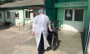 Пациенти изчакват по домовете, докато се освободи COVID легло