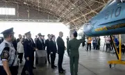 Радев посети базата „Хякури” в Япония, качи се на изтребител F2