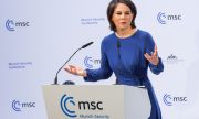 Бербок: Украйна сама да реши дали ще е неутрална