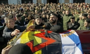 Хиляди погребаха сепаратистки командир в Източна Украйна