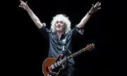 Брайън Мей, китаристът на Queen, става на 78 г. днес