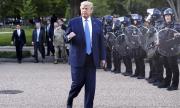 Американците сами се защитават в размириците, Тръмп не прави нищо