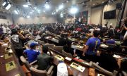 Хиляди протестиращи окупираха парламента