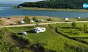 Махат бунгалата и караваните край язовир „Огоста”
