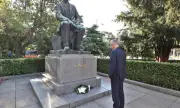 Министър Вълчев поднесе цветя на паметника на Иван Вазов