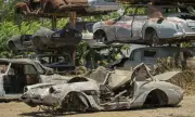 Автомобили, представляващи "купчина ламарина", се продават за невероятни пари