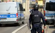 Полските власти задържаха 44 литра течен кокаин, скрит в пратка с вино