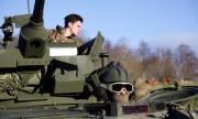 Танк се блъсна във военен автомобил