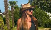 Глория нажежи мрежата със секси СНИМКИ