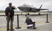 Какво иска Доналд Тръмп? Повече дронове и ракети, но по-малко F-35 