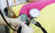 СЗО: Пациентите с COVID-19 да лежат по корем, за да дишат по-лесно!