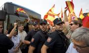 Испанската полиция на щурм в Каталуния