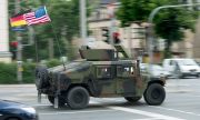Военен конвой преминава през Европа