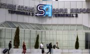 Самолет на Air France кацна аварийно в София заради буйстващ пътник