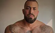 Виктор от Big Brother се залюби с ергенка (СНИМКА)