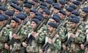 Иран внезапно изпрати войски към границата с Турция