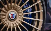 Alpine сменя логото си под шапката на BMW